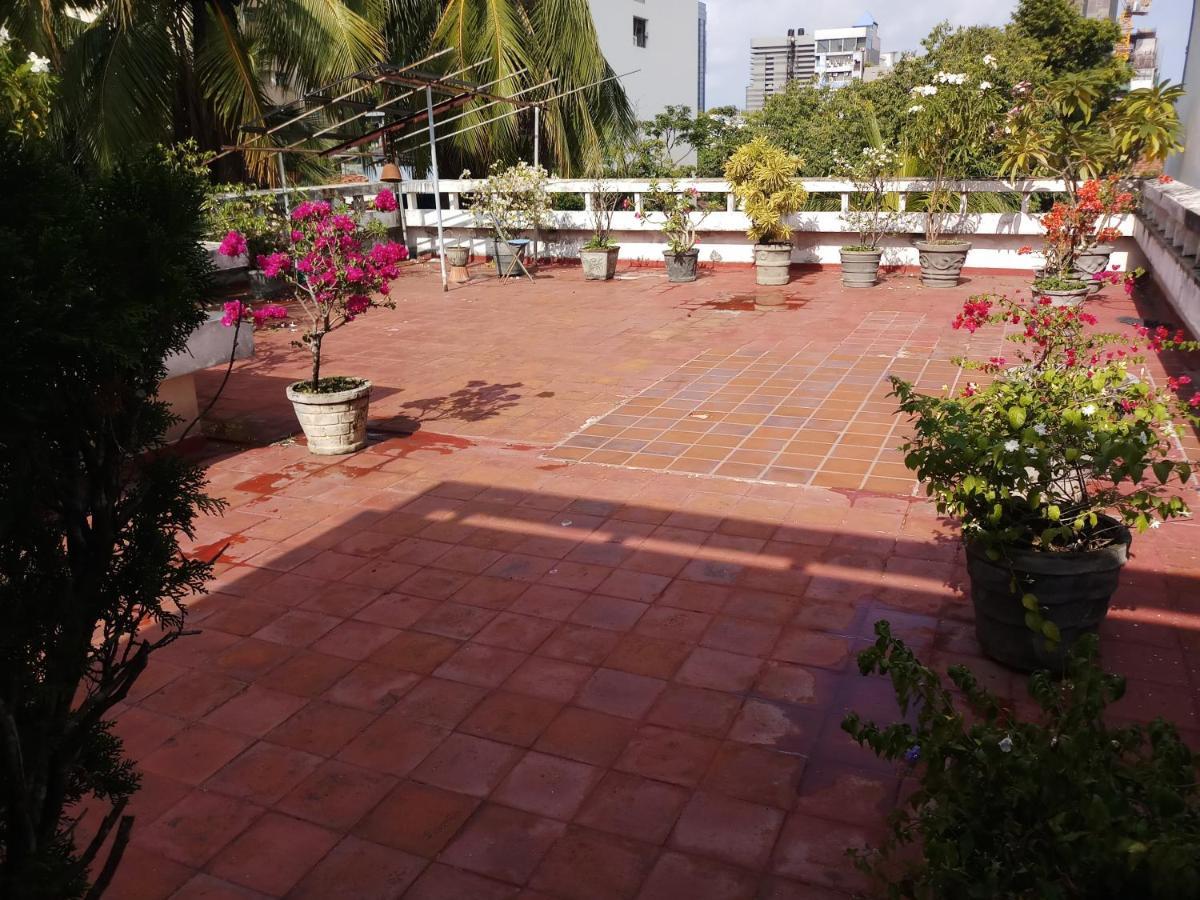 Hotel Elegance Oasis, Colombo 3 Esterno foto
